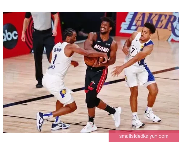 足球替补席深度解析：战术轮换与临场变阵的关键作用成关键